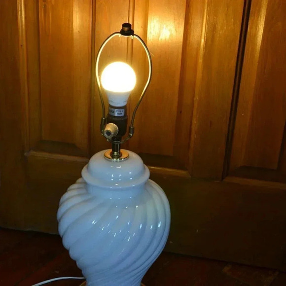 Vintage  Ginger Jar Shaped Lamp - Picture 12 of 12